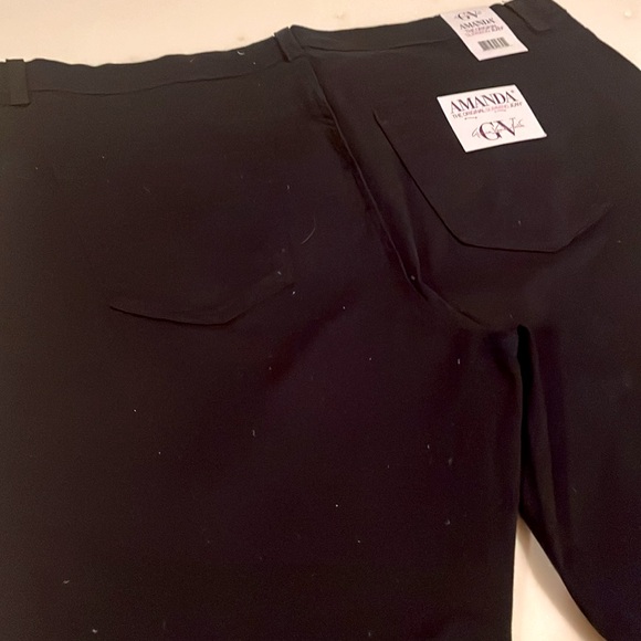 NWT - 22W - Black - Gloria Vanderbilt AMANDA Slimming Jeans - Inseam 28 - Picture 4 of 5